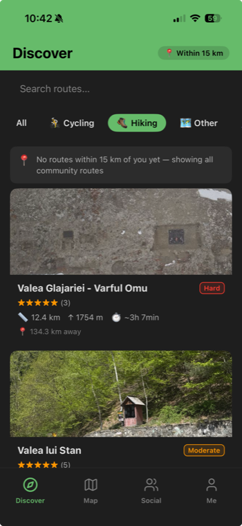 Trackster Discover screen showing nearby routes with difficulty and stats